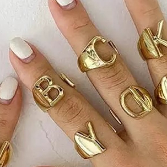 Initial gold adjustable ring - C - Picture 2 of 5